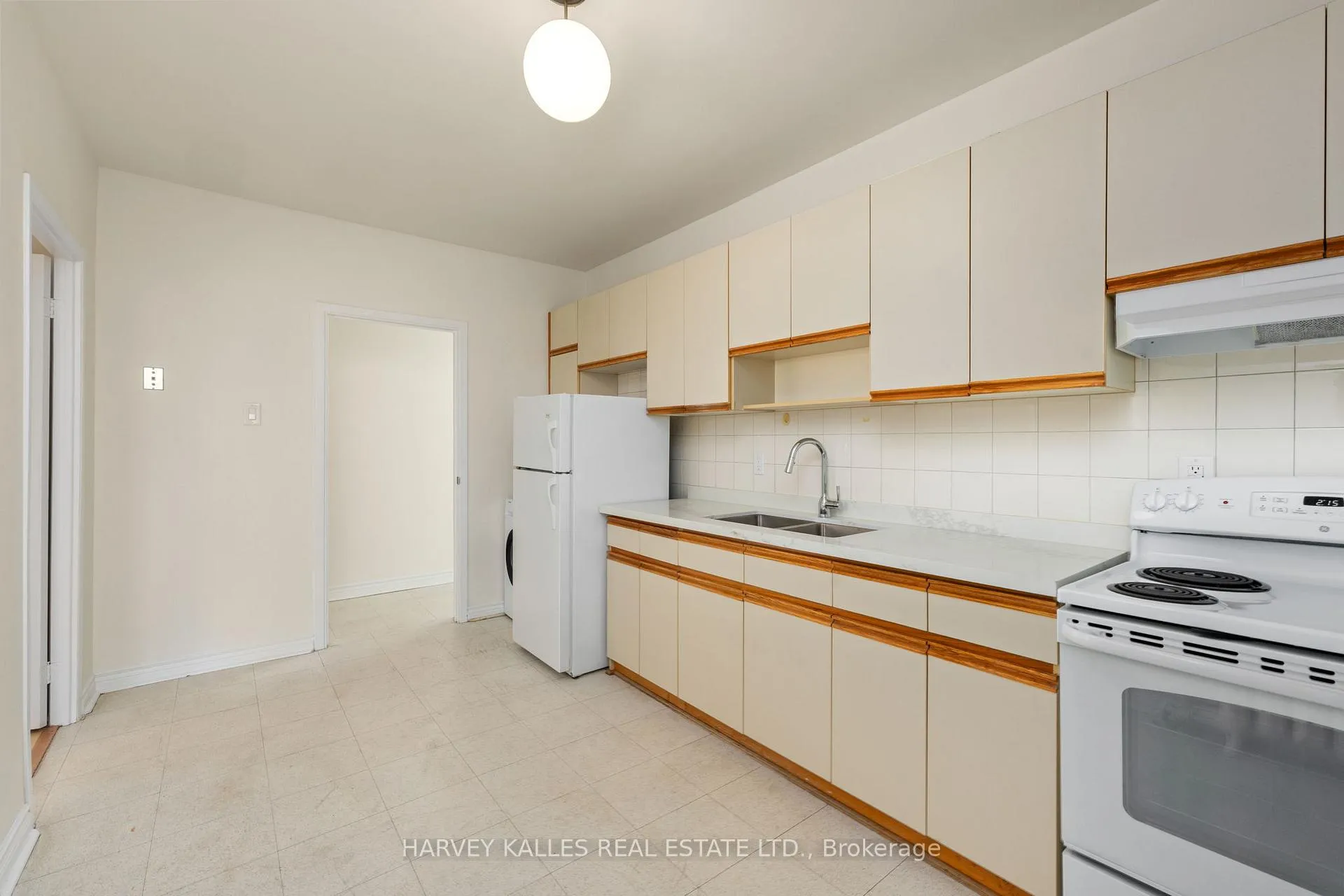 Photo 2 of Unit 2, 822 St Clair Avenue W, Toronto, Oakwood Village — HOMEH