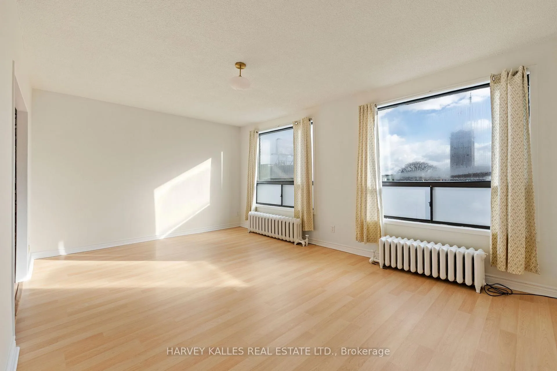 Photo 10 of Unit 2, 822 St Clair Avenue W, Toronto, Oakwood Village — HOMEH