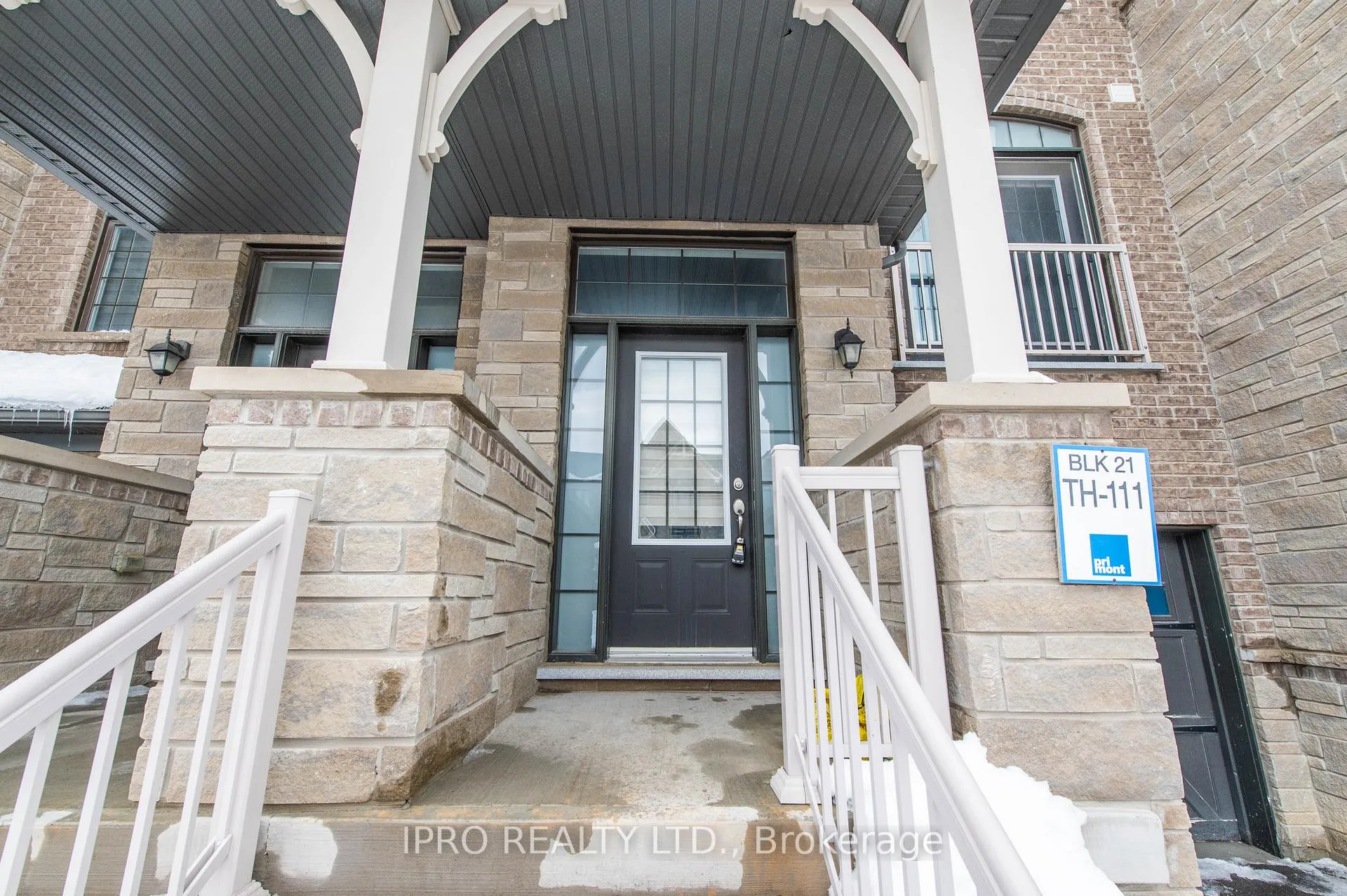 Photo 2 of 94 Farooq Boulevard, Vaughan, West Woodbridge — HOMEH