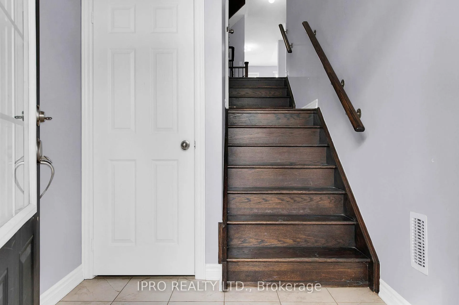 Photo 3 of 94 Farooq Boulevard, Vaughan, West Woodbridge — HOMEH