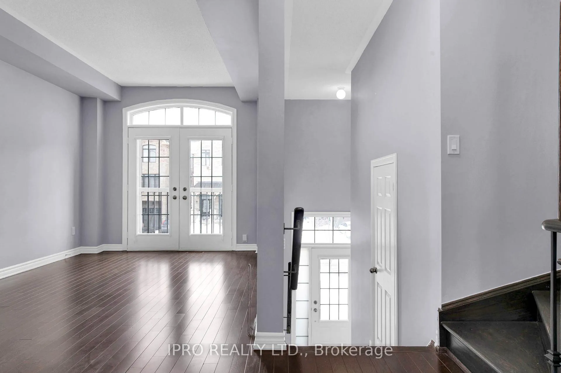 Photo 4 of 94 Farooq Boulevard, Vaughan, West Woodbridge — HOMEH