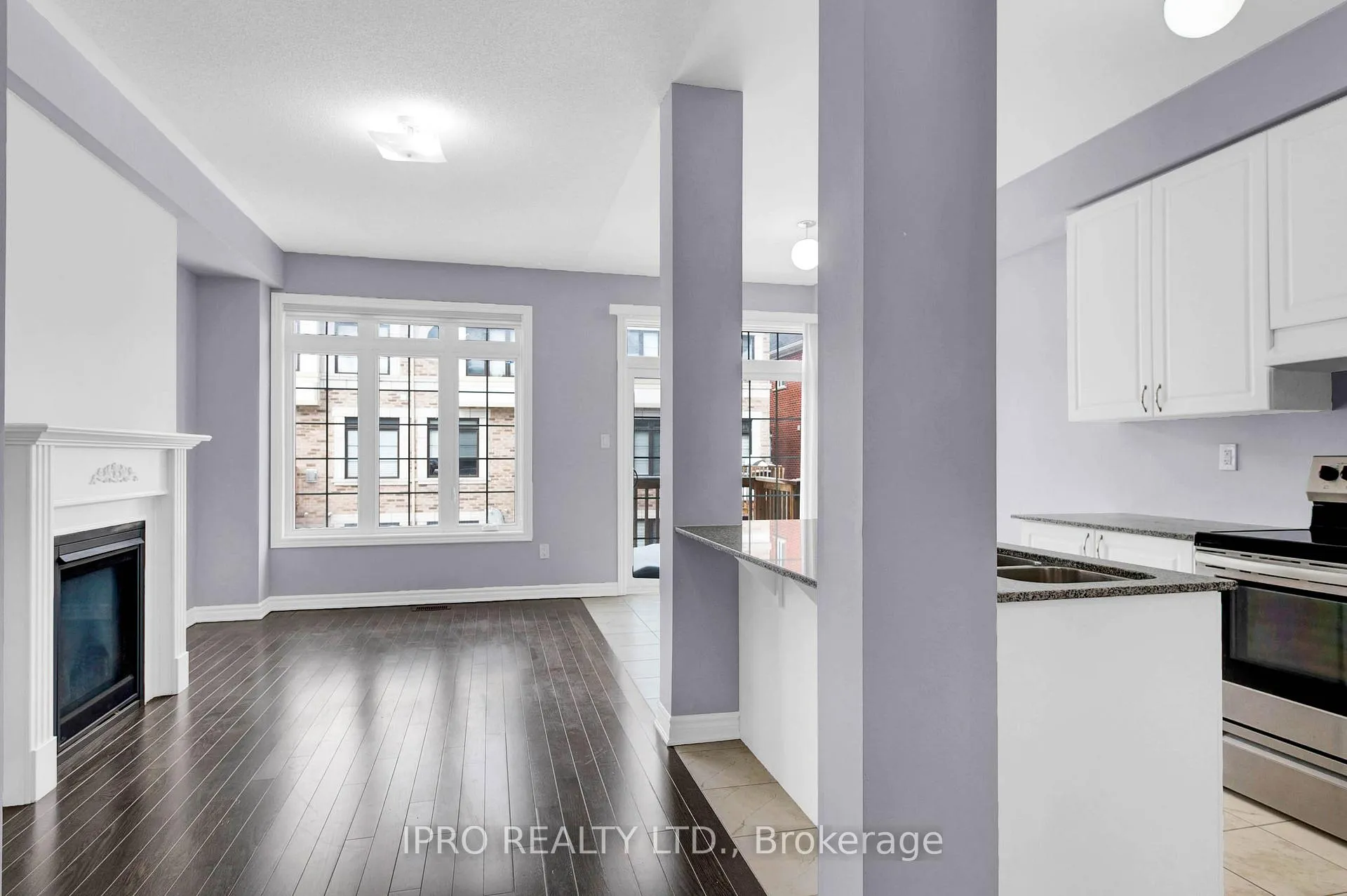 Photo 5 of 94 Farooq Boulevard, Vaughan, West Woodbridge — HOMEH