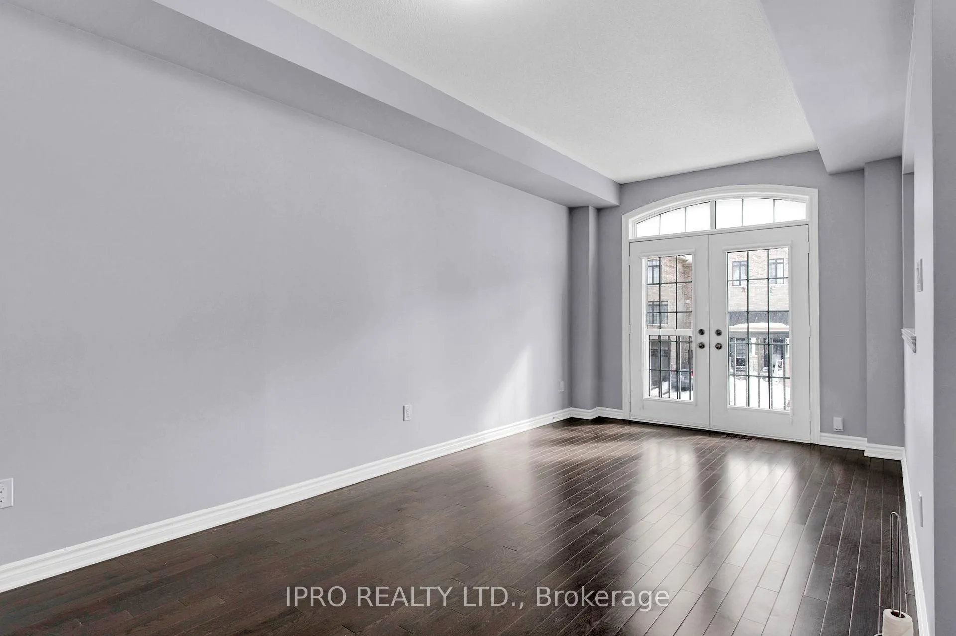Photo 6 of 94 Farooq Boulevard, Vaughan, West Woodbridge — HOMEH
