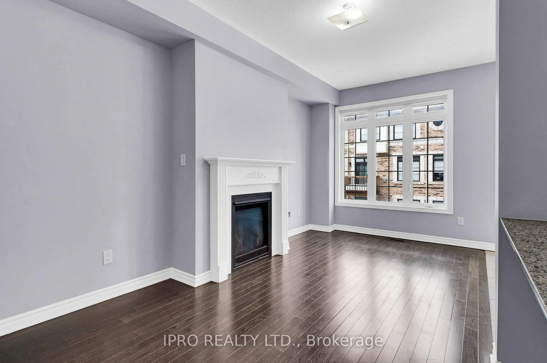 Photo 8 of 94 Farooq Boulevard, Vaughan, West Woodbridge — HOMEH