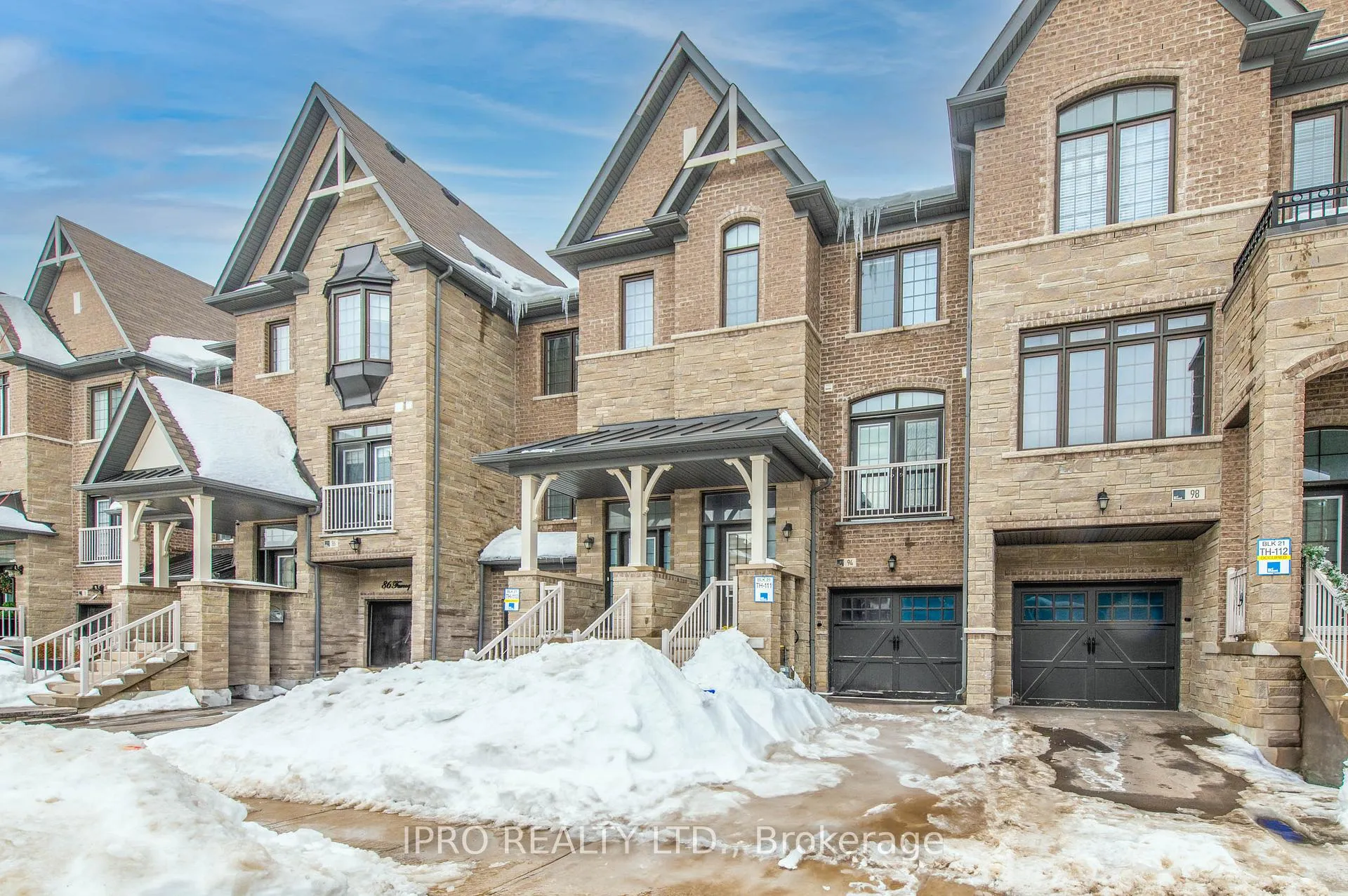 Photo 9 of 94 Farooq Boulevard, Vaughan, West Woodbridge — HOMEH