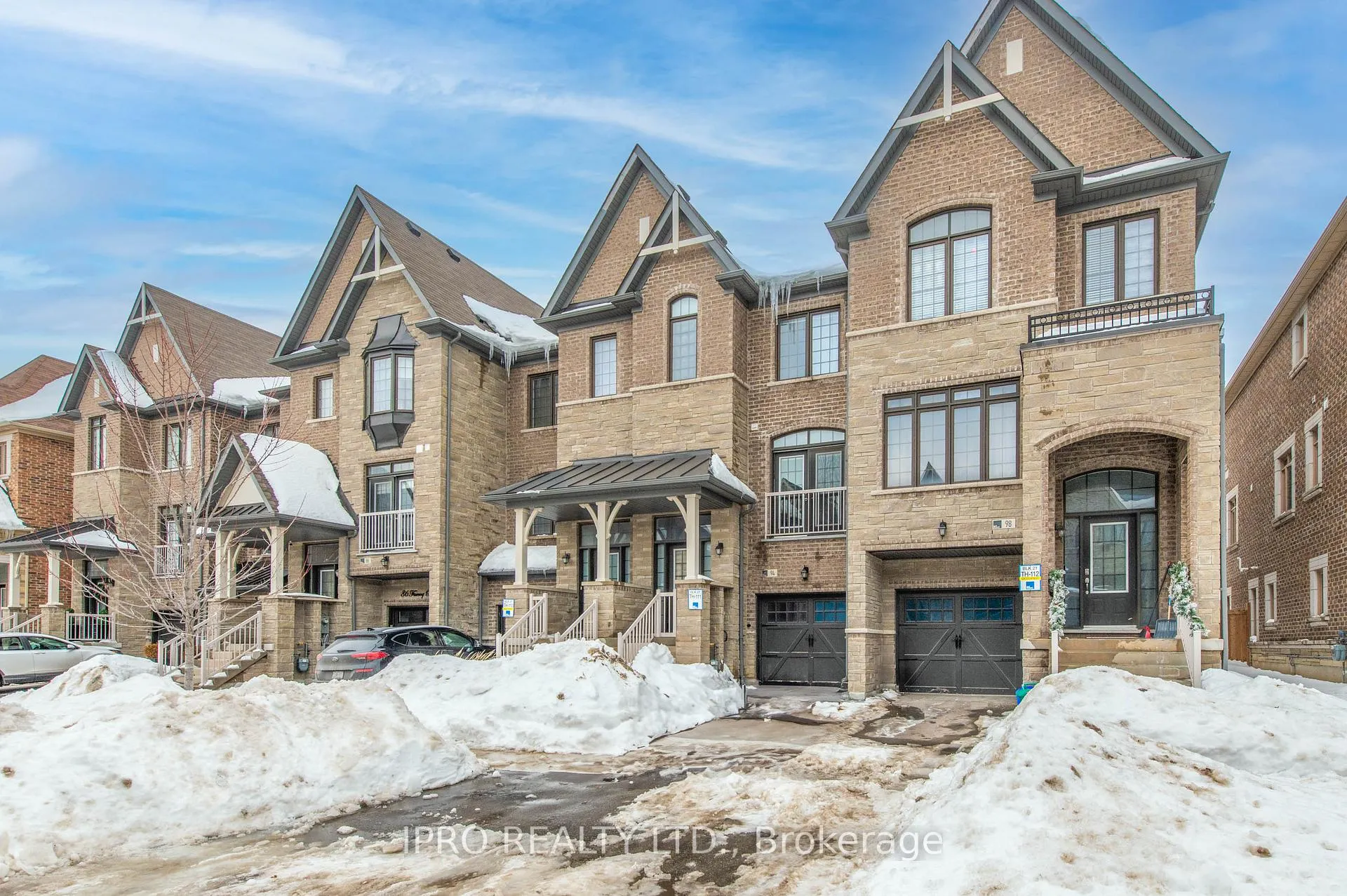 Photo 10 of 94 Farooq Boulevard, Vaughan, West Woodbridge — HOMEH