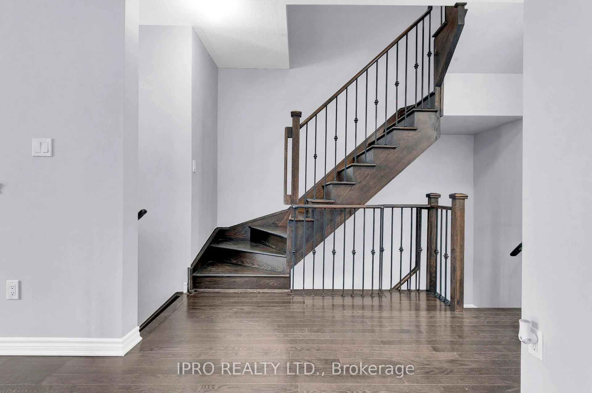 Photo 18 of 94 Farooq Boulevard, Vaughan, West Woodbridge — HOMEH