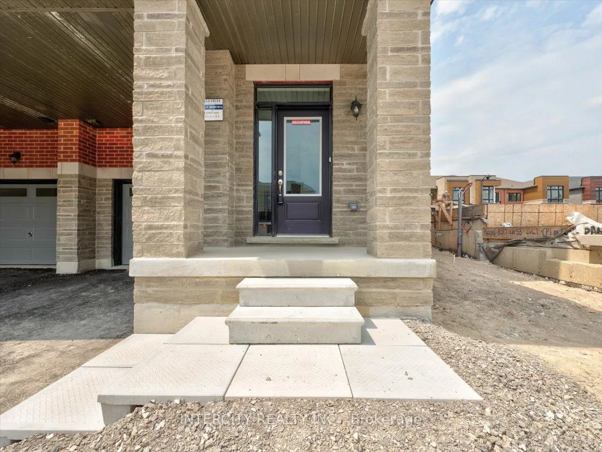 Photo 2 of 22 Griffith Street, Aurora, Bayview Northeast — HOMEH