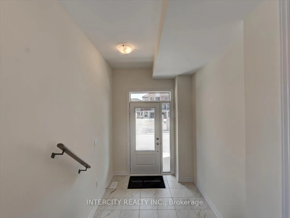 Photo 3 of 22 Griffith Street, Aurora, Bayview Northeast — HOMEH