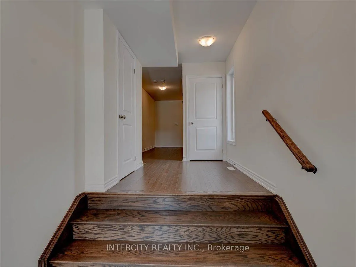 Photo 4 of 22 Griffith Street, Aurora, Bayview Northeast — HOMEH