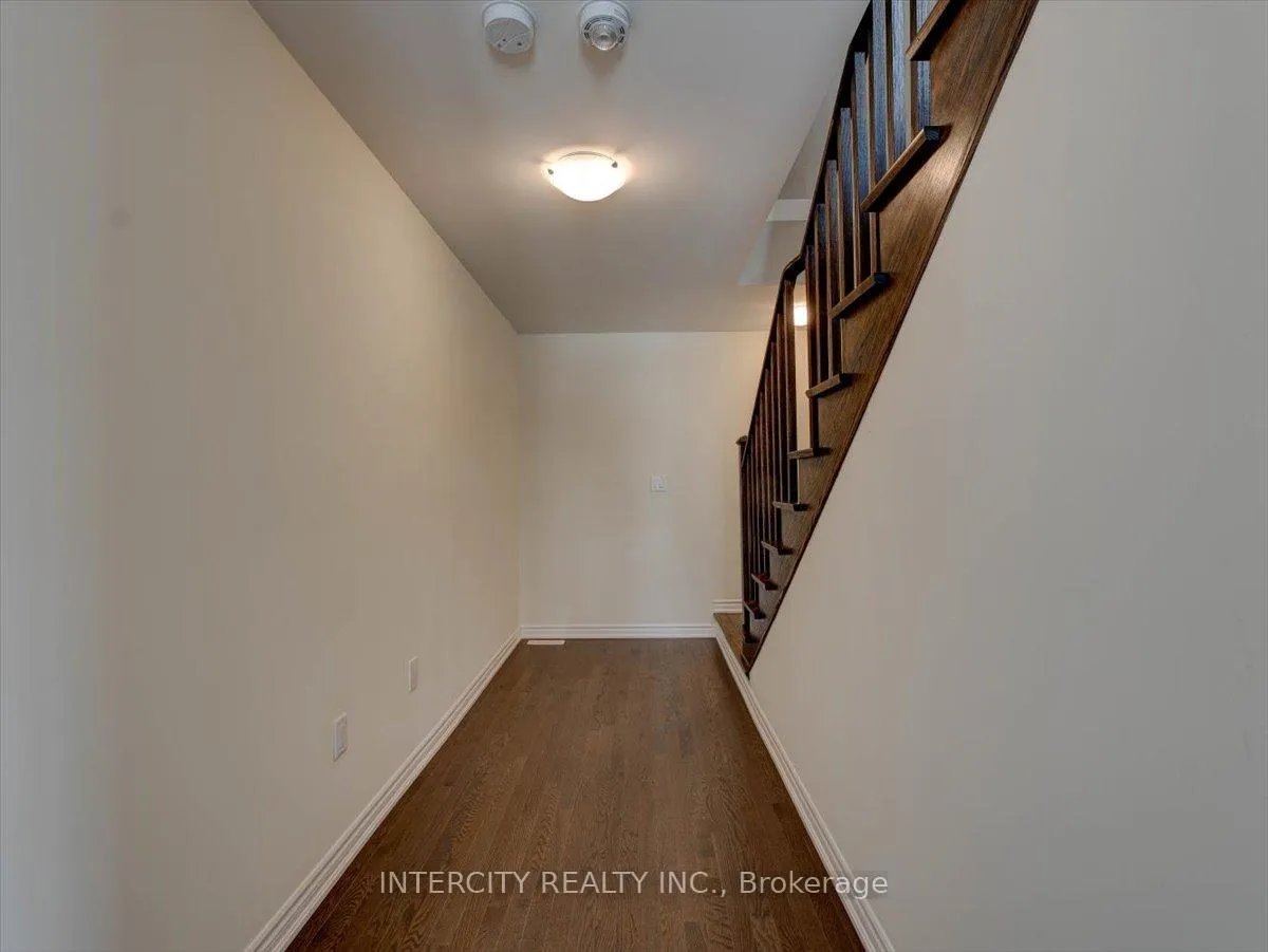 Photo 5 of 22 Griffith Street, Aurora, Bayview Northeast — HOMEH