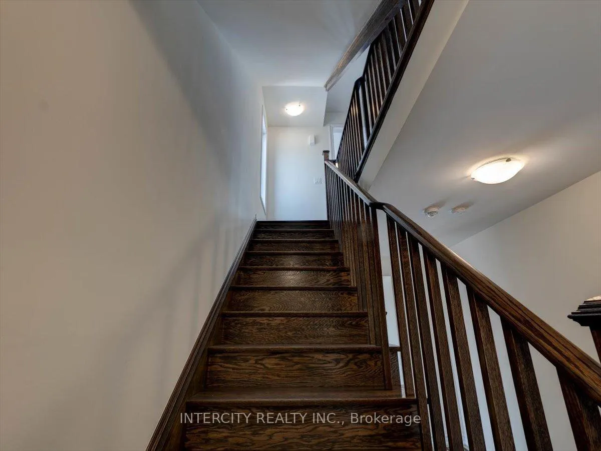 Photo 6 of 22 Griffith Street, Aurora, Bayview Northeast — HOMEH