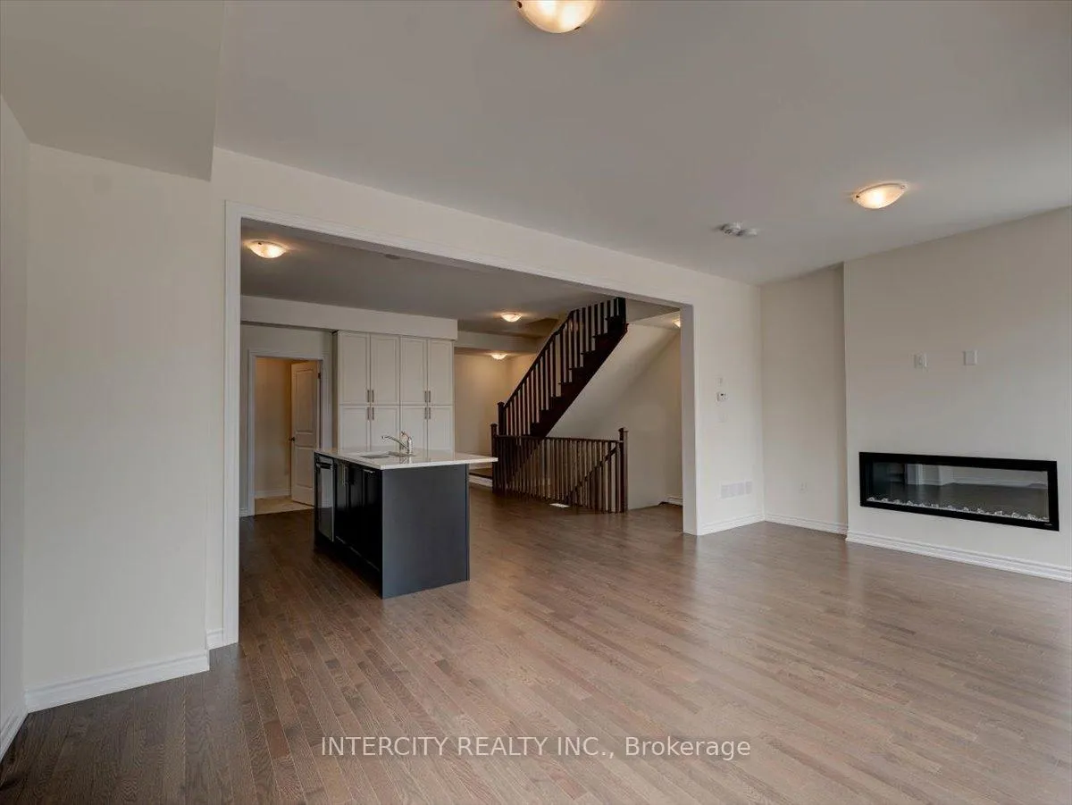 Photo 8 of 22 Griffith Street, Aurora, Bayview Northeast — HOMEH