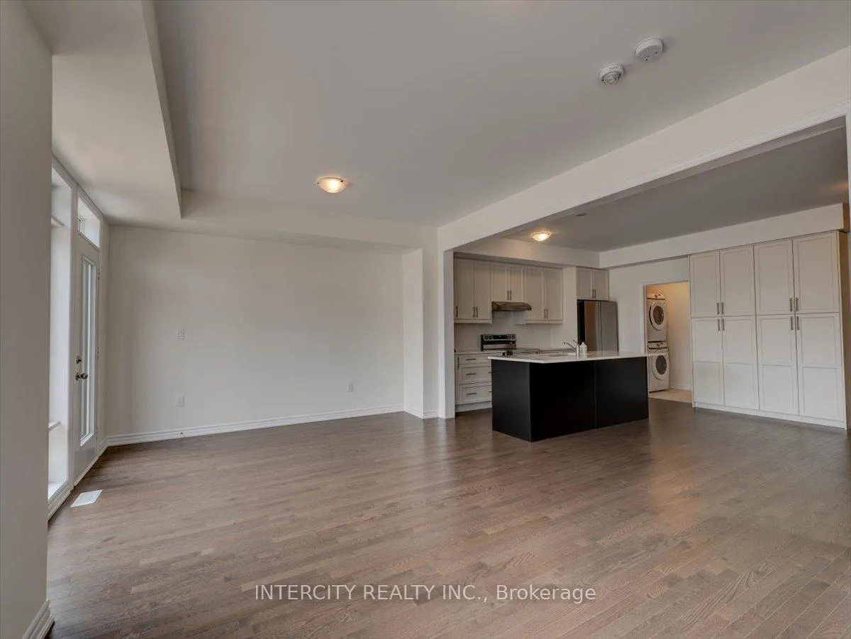 Photo 9 of 22 Griffith Street, Aurora, Bayview Northeast — HOMEH