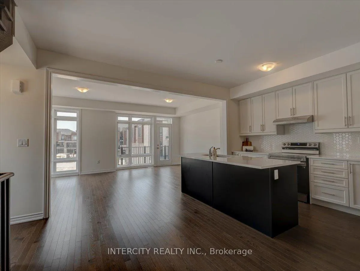 Photo 10 of 22 Griffith Street, Aurora, Bayview Northeast — HOMEH