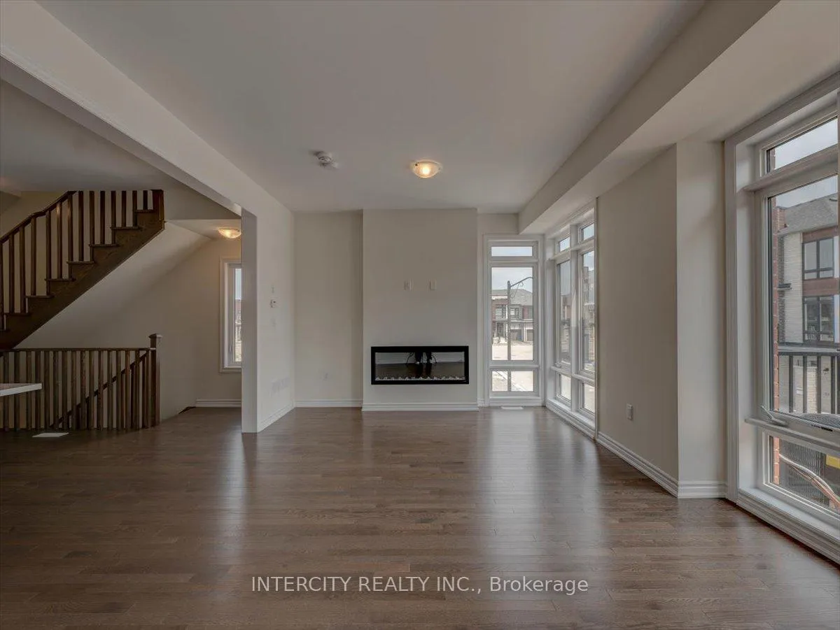 Photo 14 of 22 Griffith Street, Aurora, Bayview Northeast — HOMEH