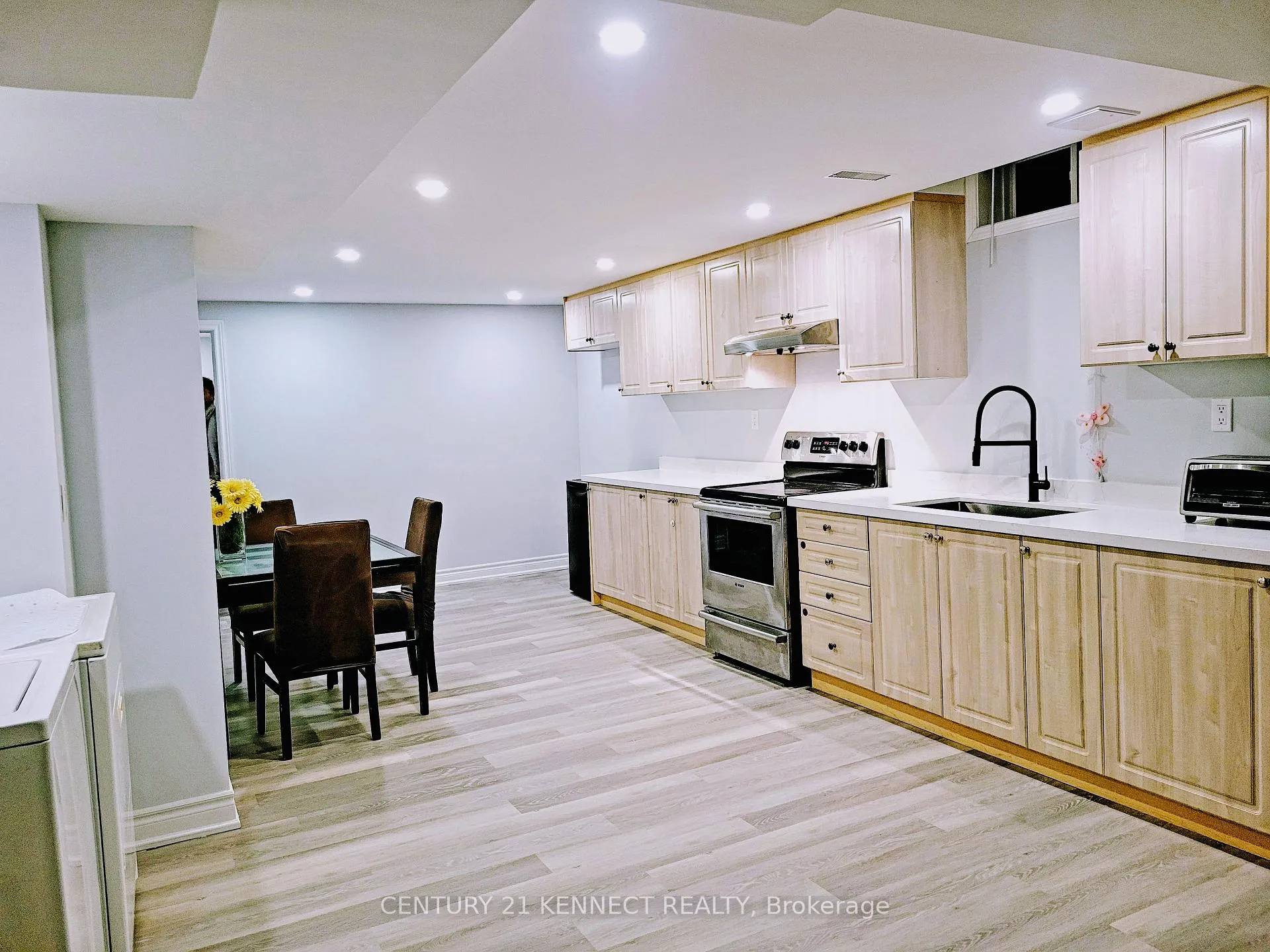 Photo 5 of Unit Lower, 9 Oakford Drive, Markham, Cachet — HOMEH