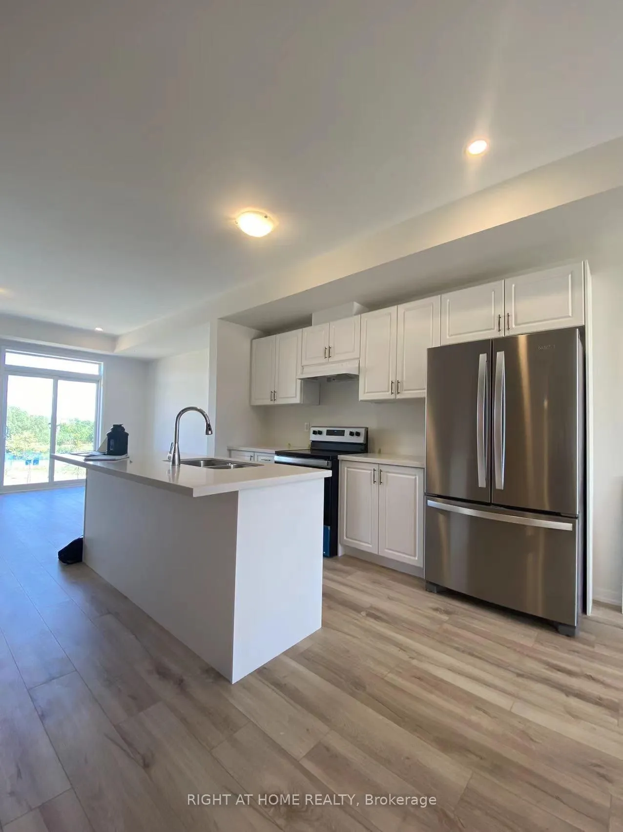Photo 4 of 9 Rattenbury Road, Vaughan, Patterson — HOMEH