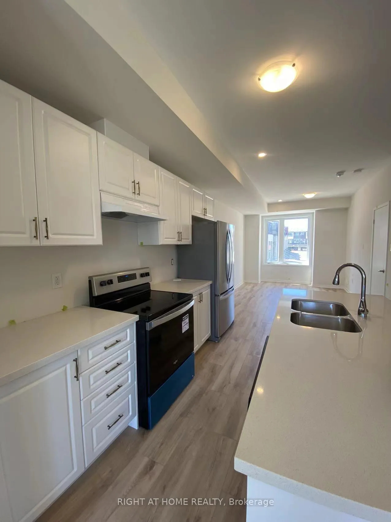 Photo 6 of 9 Rattenbury Road, Vaughan, Patterson — HOMEH