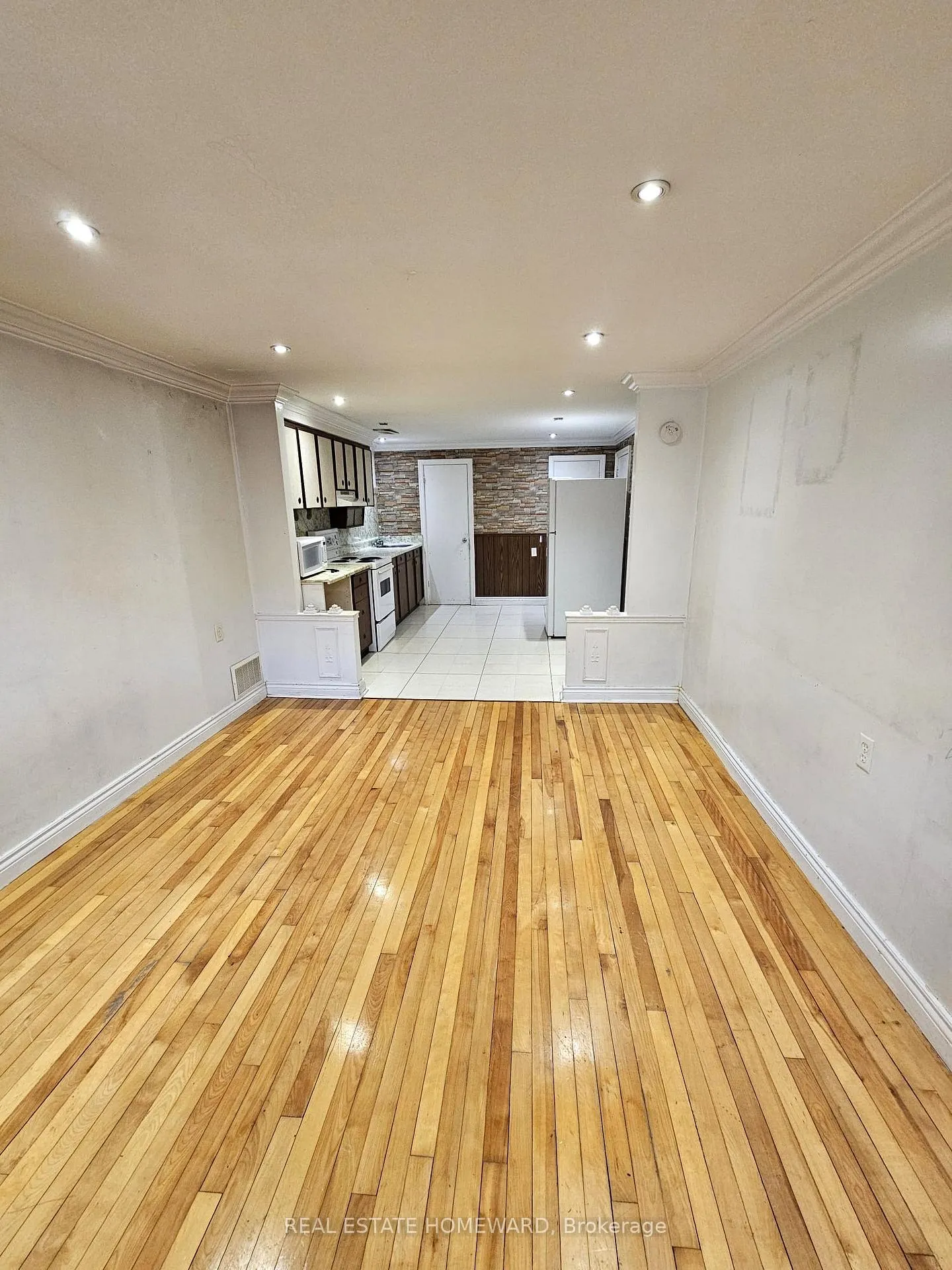 Photo 5 of Unit Bsmt, 259 Ferris. Road, Toronto, O'Connor-Parkview — HOMEH