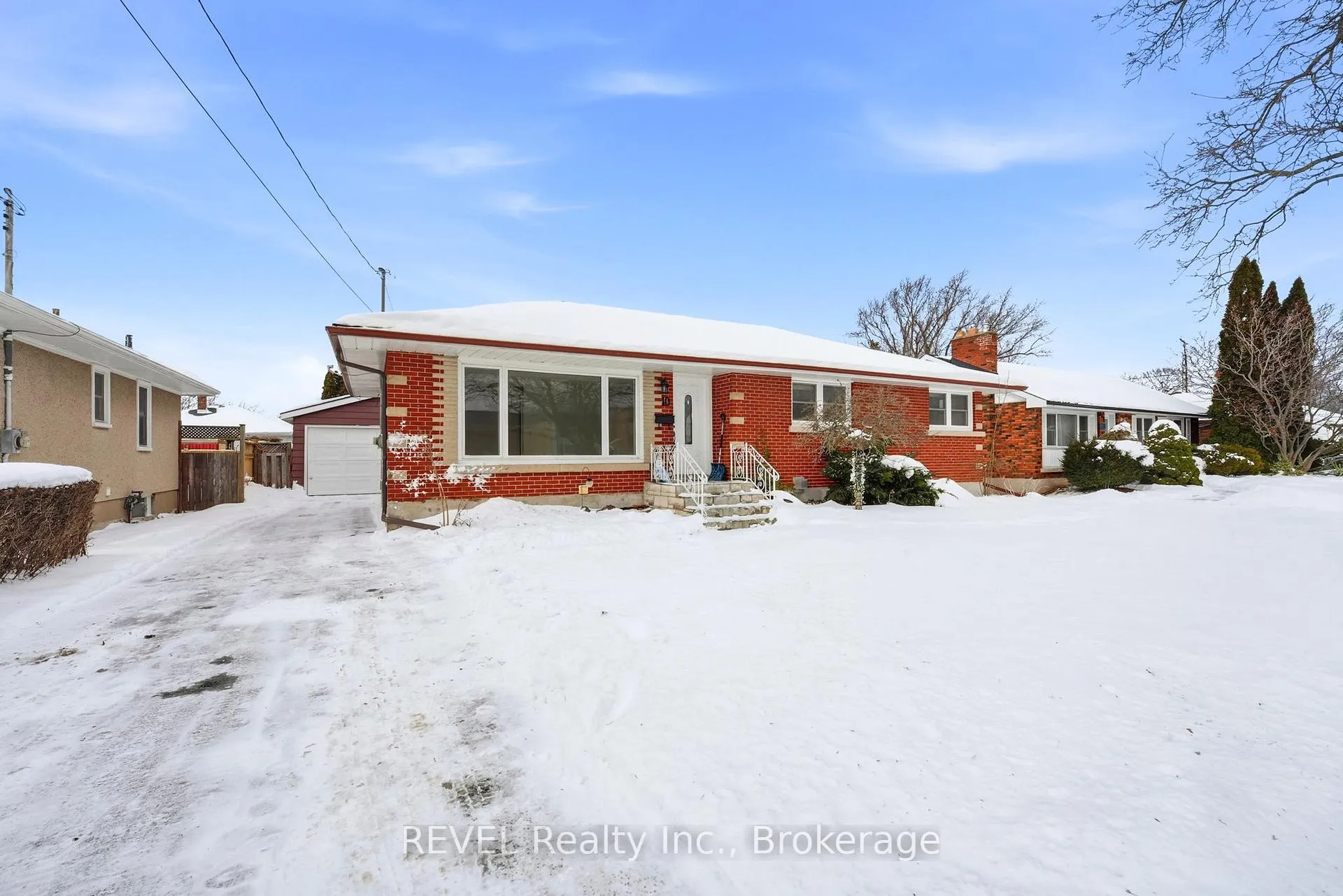 Photo 2 of 10 Redwood Avenue, St. Catharines, Bunting/Linwell — HOMEH