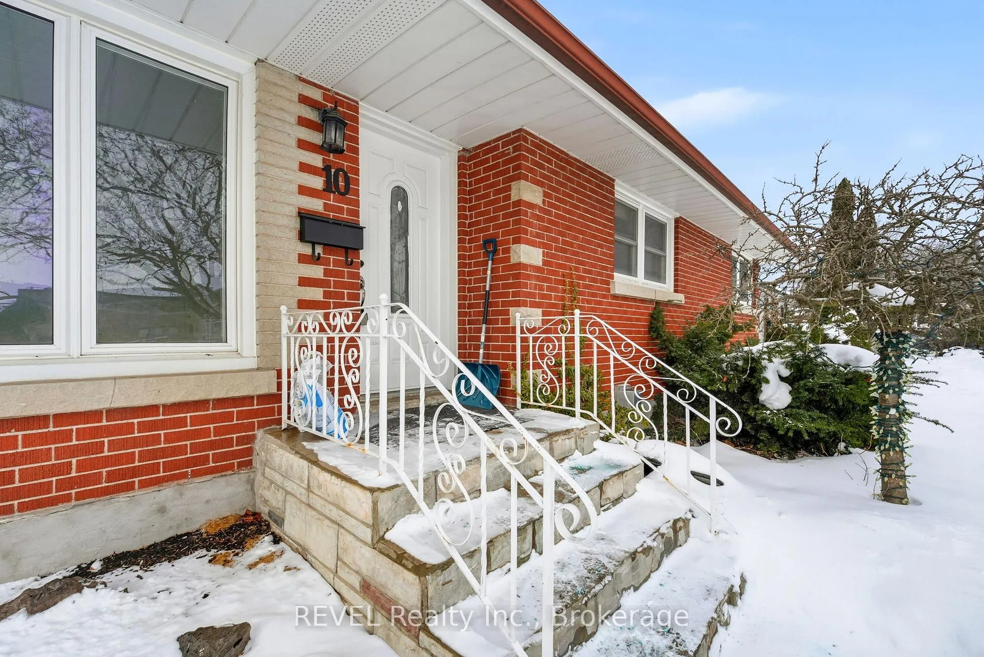 Photo 3 of 10 Redwood Avenue, St. Catharines, Bunting/Linwell — HOMEH