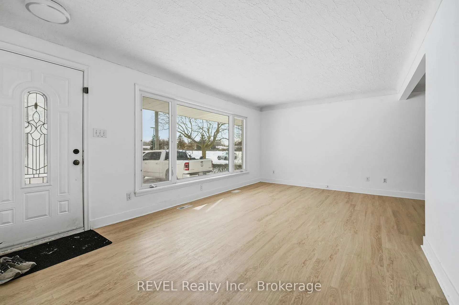 Photo 6 of 10 Redwood Avenue, St. Catharines, Bunting/Linwell — HOMEH