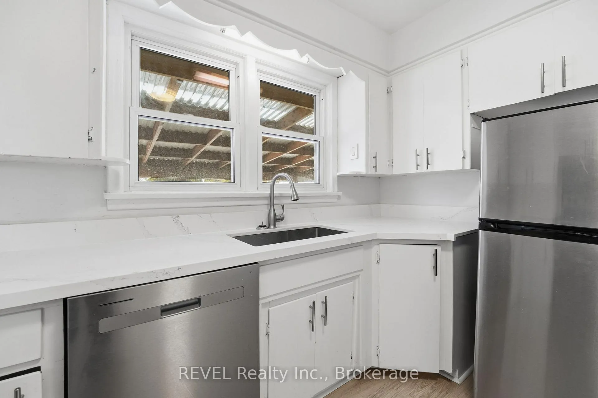 Photo 11 of 10 Redwood Avenue, St. Catharines, Bunting/Linwell — HOMEH