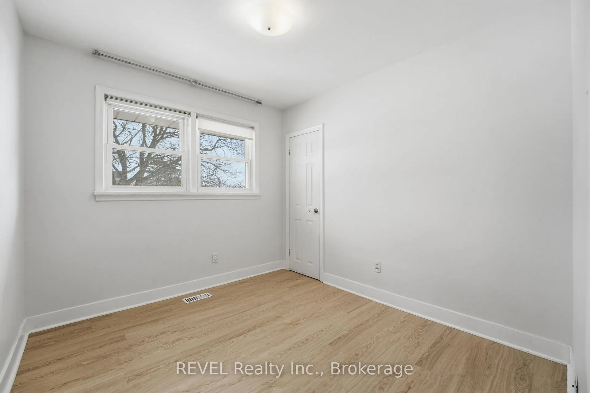 Photo 12 of 10 Redwood Avenue, St. Catharines, Bunting/Linwell — HOMEH