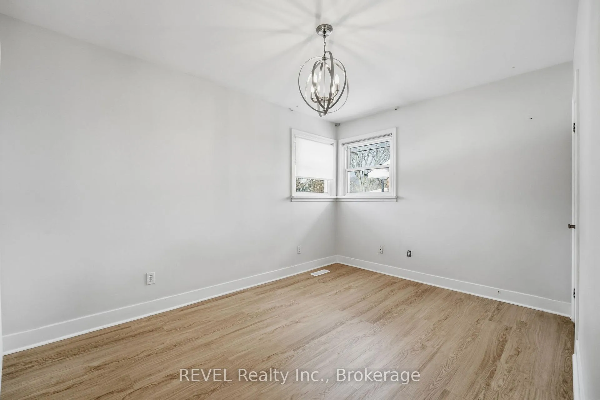 Photo 13 of 10 Redwood Avenue, St. Catharines, Bunting/Linwell — HOMEH