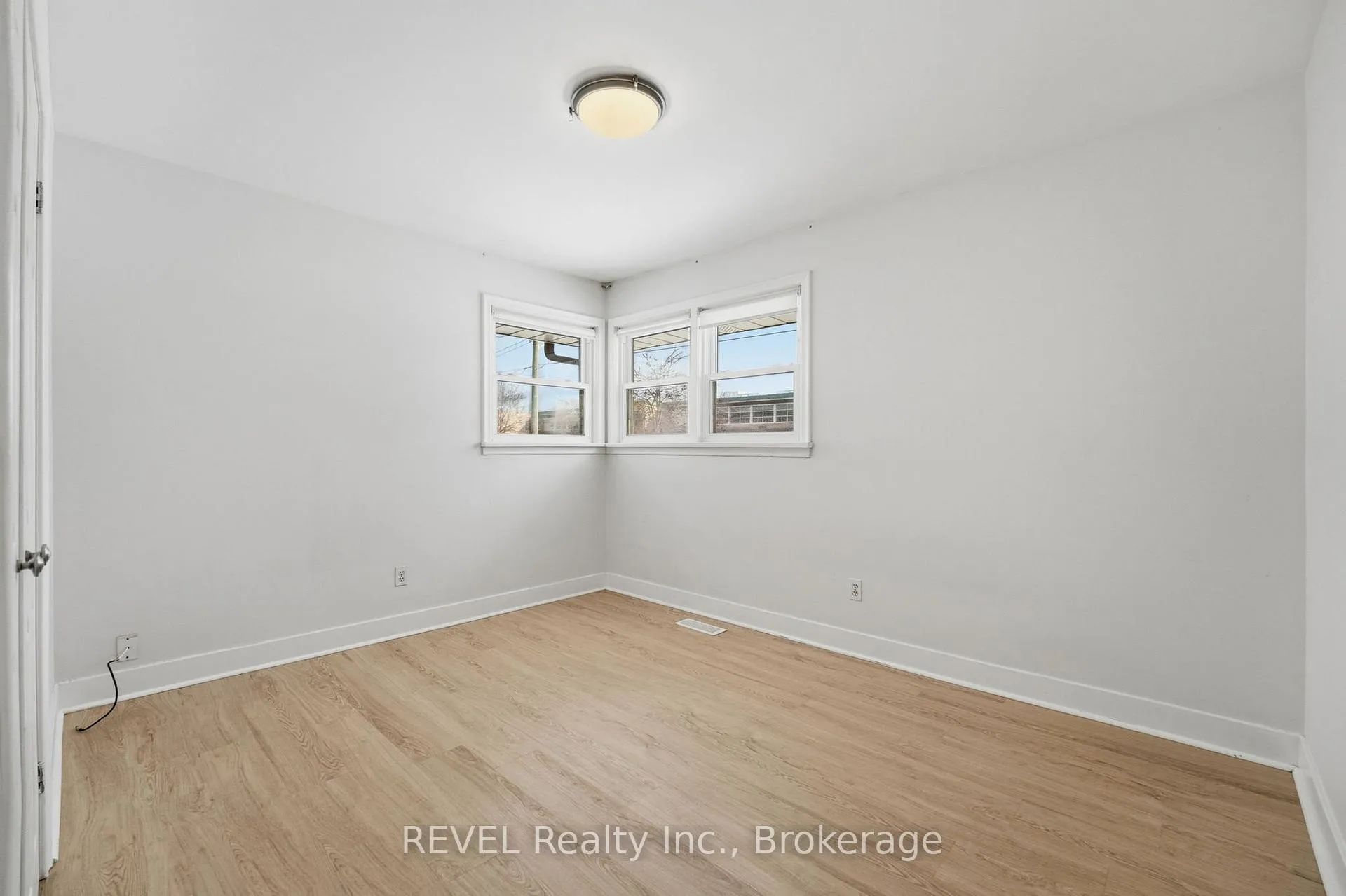 Photo 14 of 10 Redwood Avenue, St. Catharines, Bunting/Linwell — HOMEH