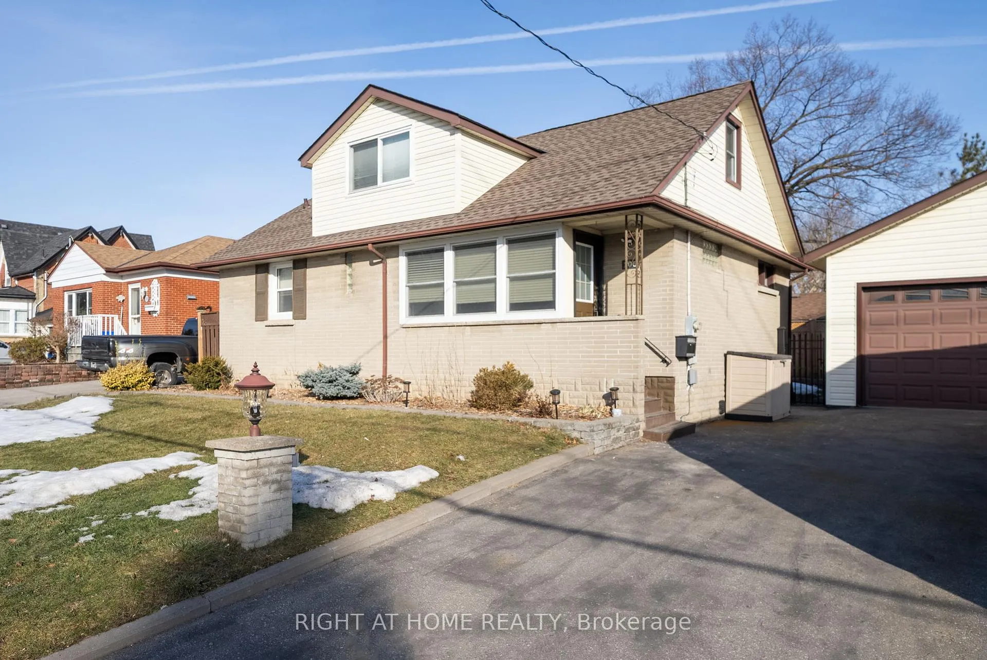 Photo 2 of 106 John Street W, Whitby, Downtown Whitby — HOMEH
