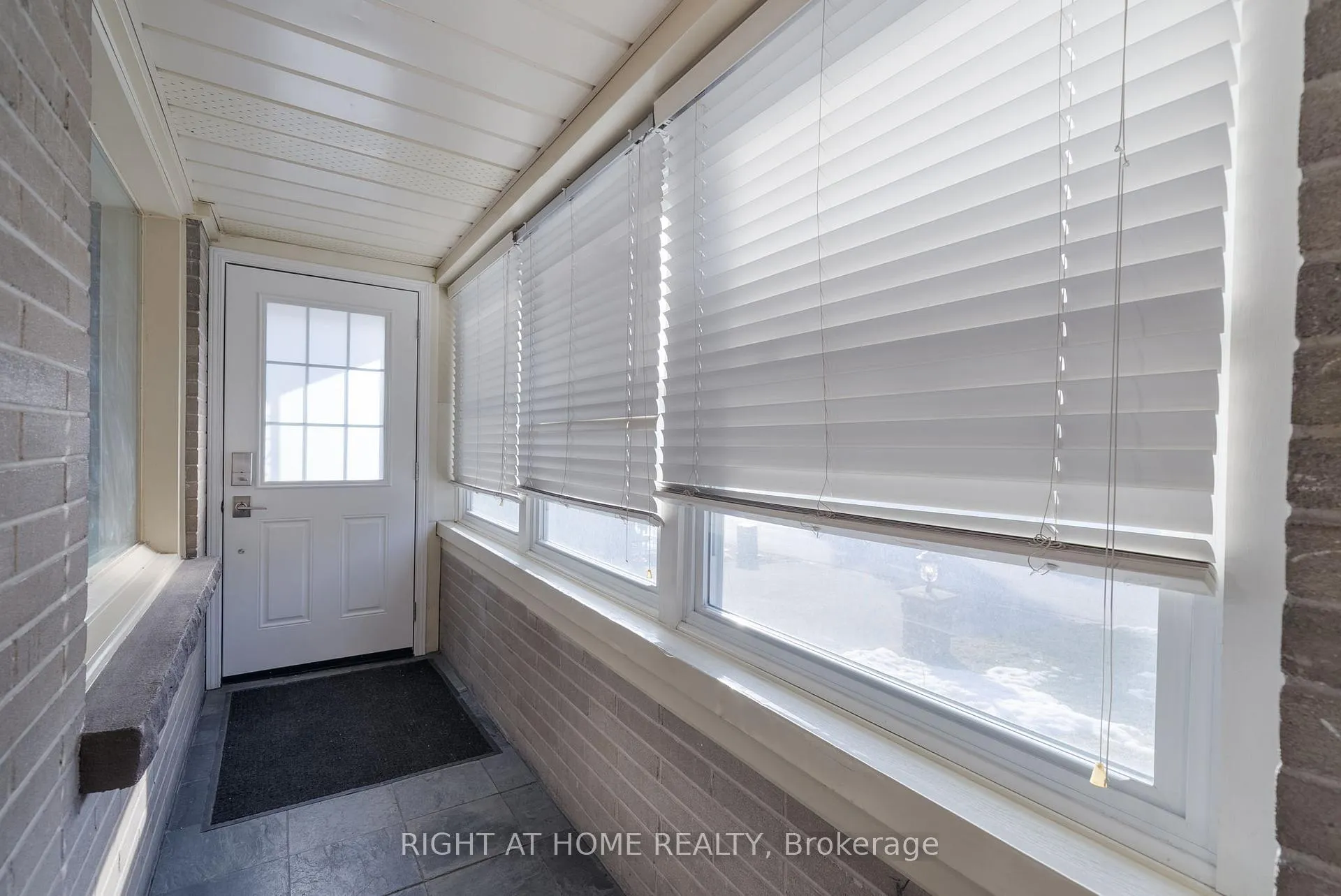 Photo 3 of 106 John Street W, Whitby, Downtown Whitby — HOMEH