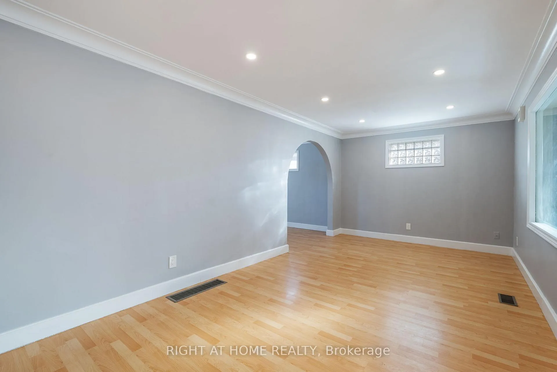 Photo 4 of 106 John Street W, Whitby, Downtown Whitby — HOMEH