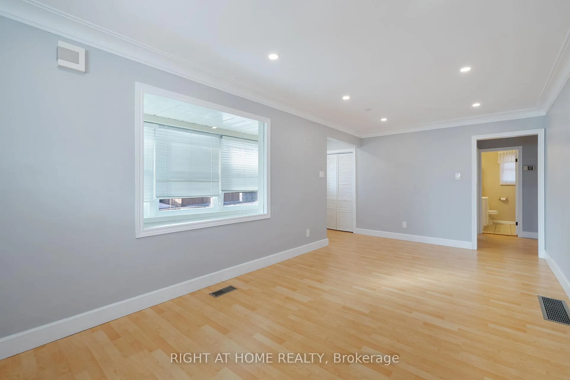 Photo 5 of 106 John Street W, Whitby, Downtown Whitby — HOMEH