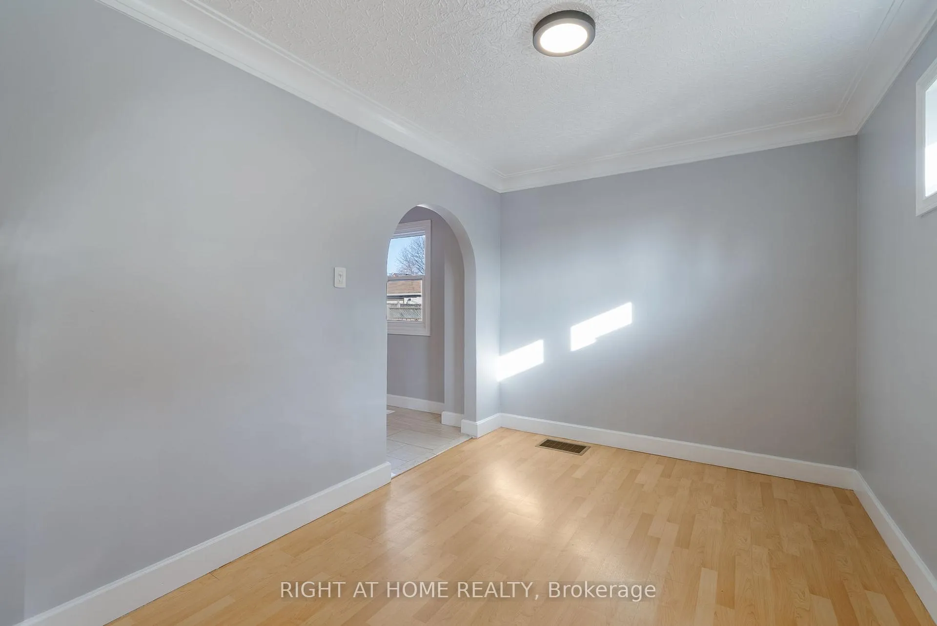 Photo 6 of 106 John Street W, Whitby, Downtown Whitby — HOMEH