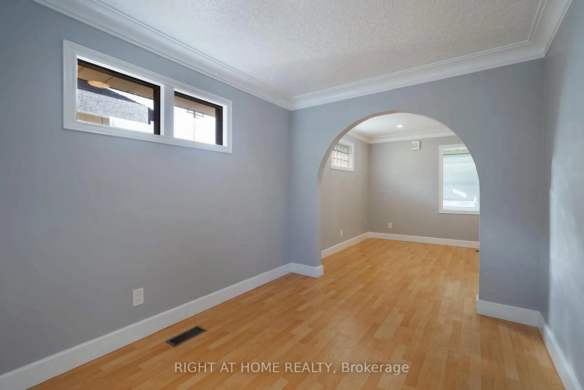 Photo 7 of 106 John Street W, Whitby, Downtown Whitby — HOMEH