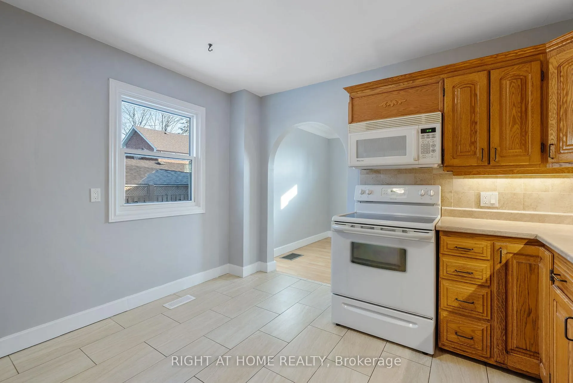 Photo 9 of 106 John Street W, Whitby, Downtown Whitby — HOMEH