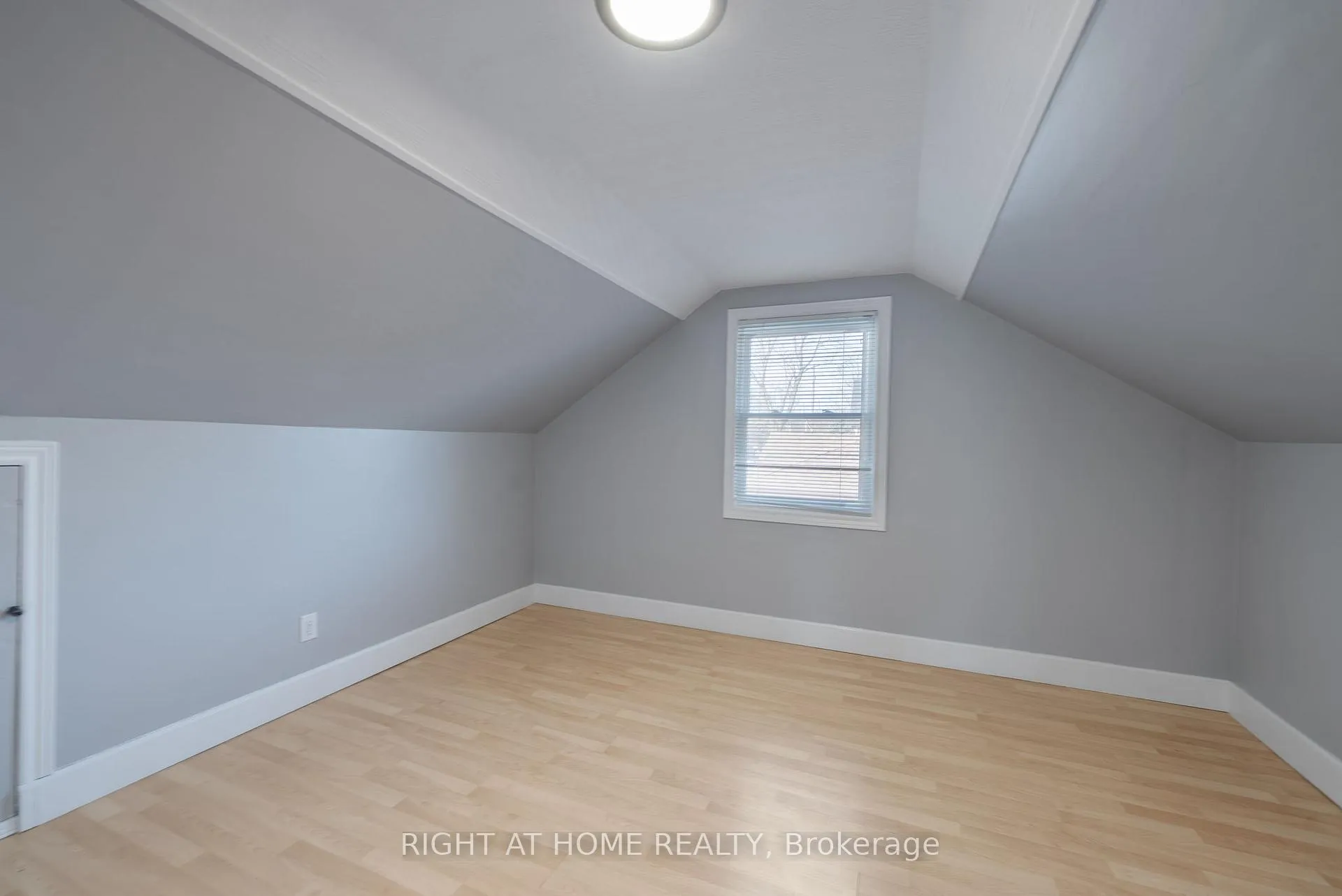 Photo 15 of 106 John Street W, Whitby, Downtown Whitby — HOMEH