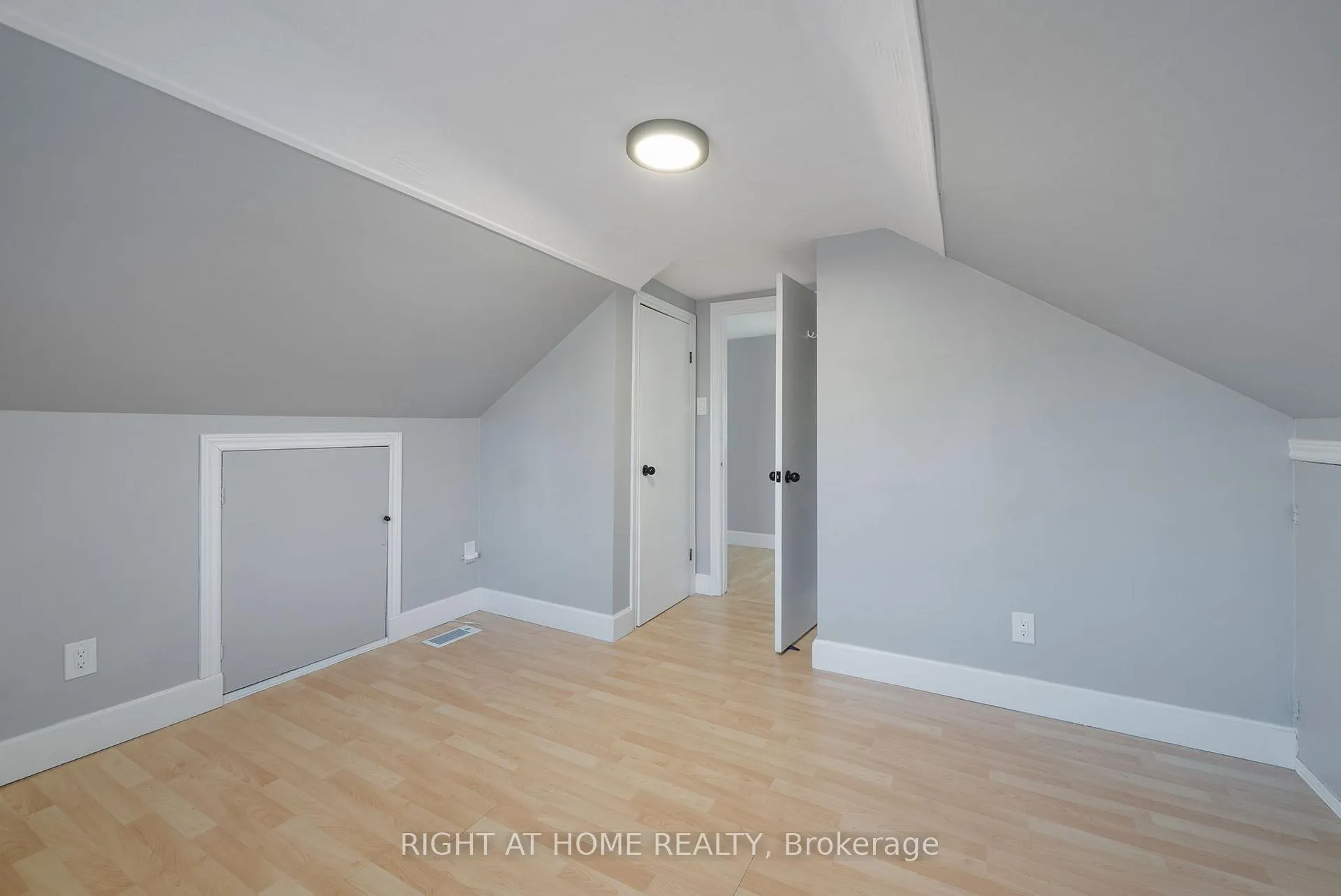 Photo 16 of 106 John Street W, Whitby, Downtown Whitby — HOMEH