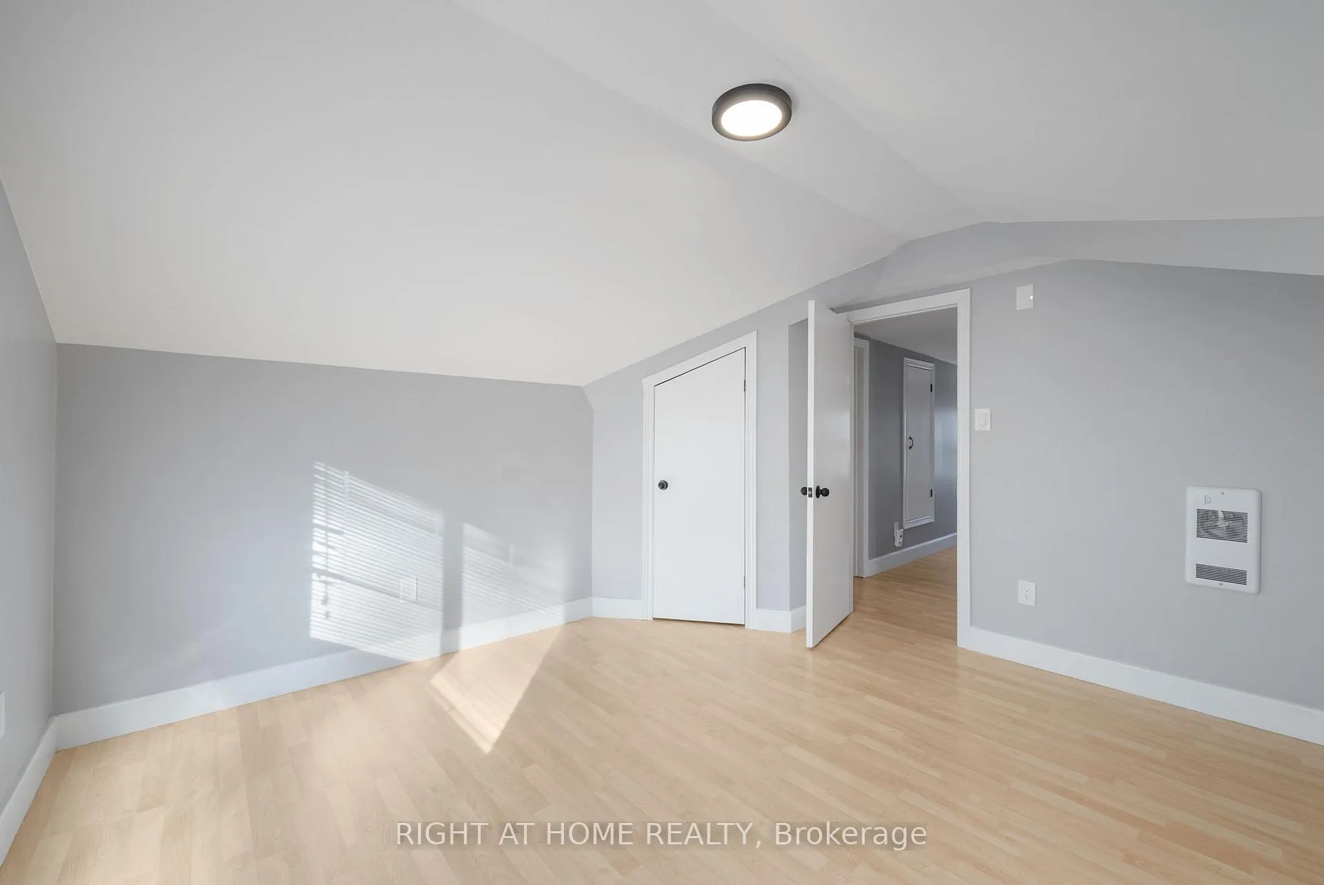 Photo 18 of 106 John Street W, Whitby, Downtown Whitby — HOMEH