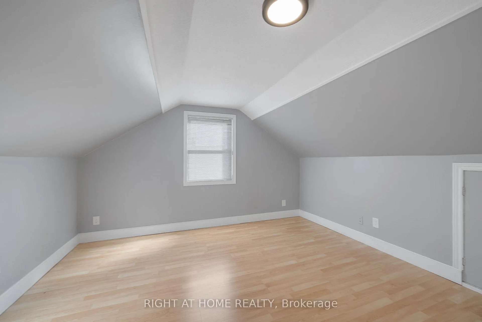 Photo 19 of 106 John Street W, Whitby, Downtown Whitby — HOMEH