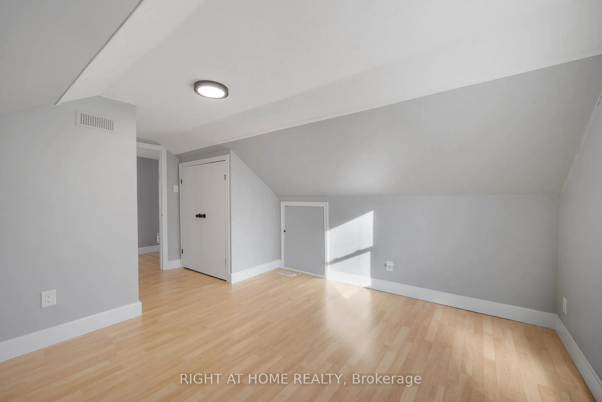 Photo 20 of 106 John Street W, Whitby, Downtown Whitby — HOMEH