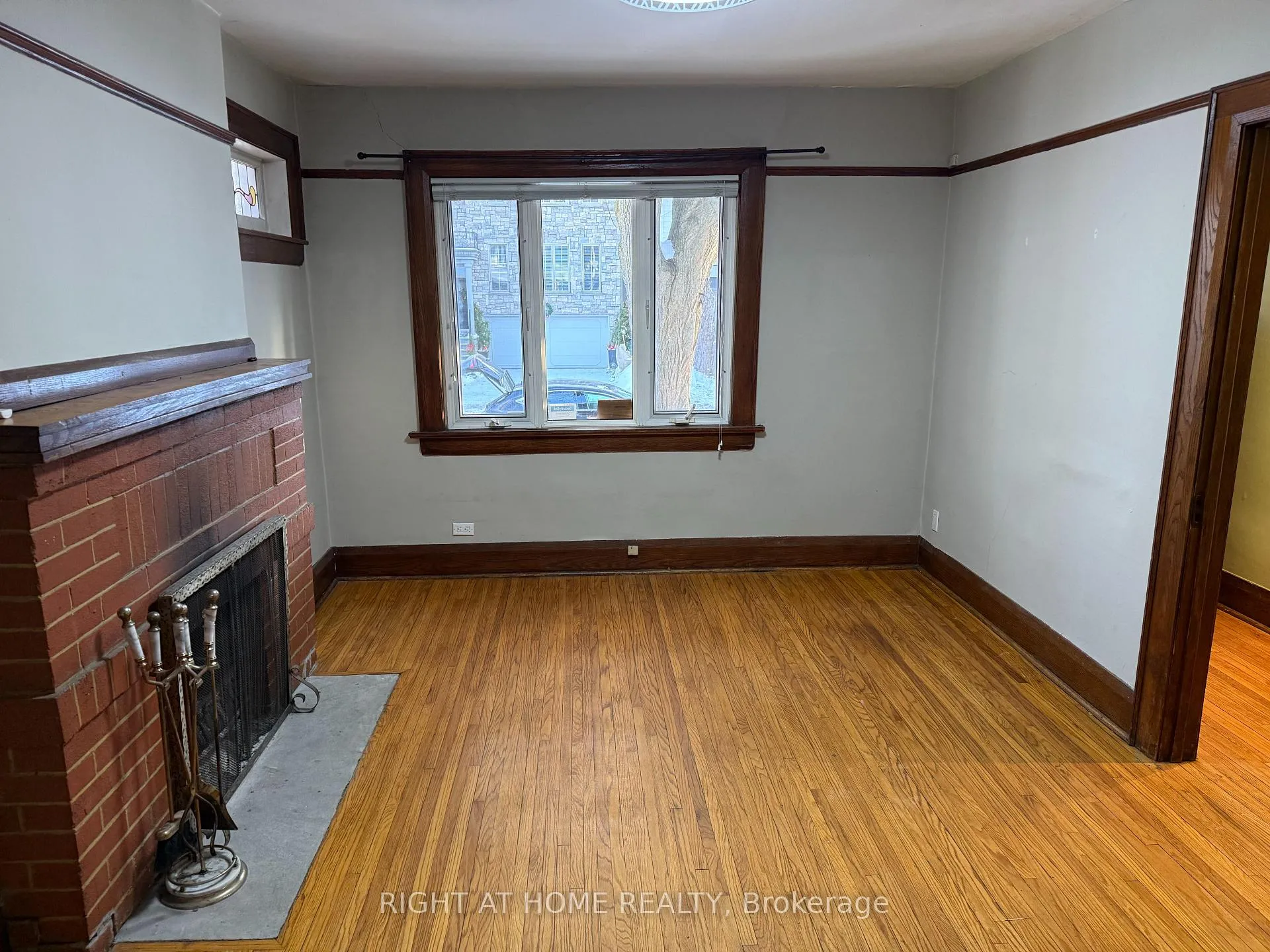 Photo 4 of 304 Soudan Avenue, Toronto, Mount Pleasant East — HOMEH