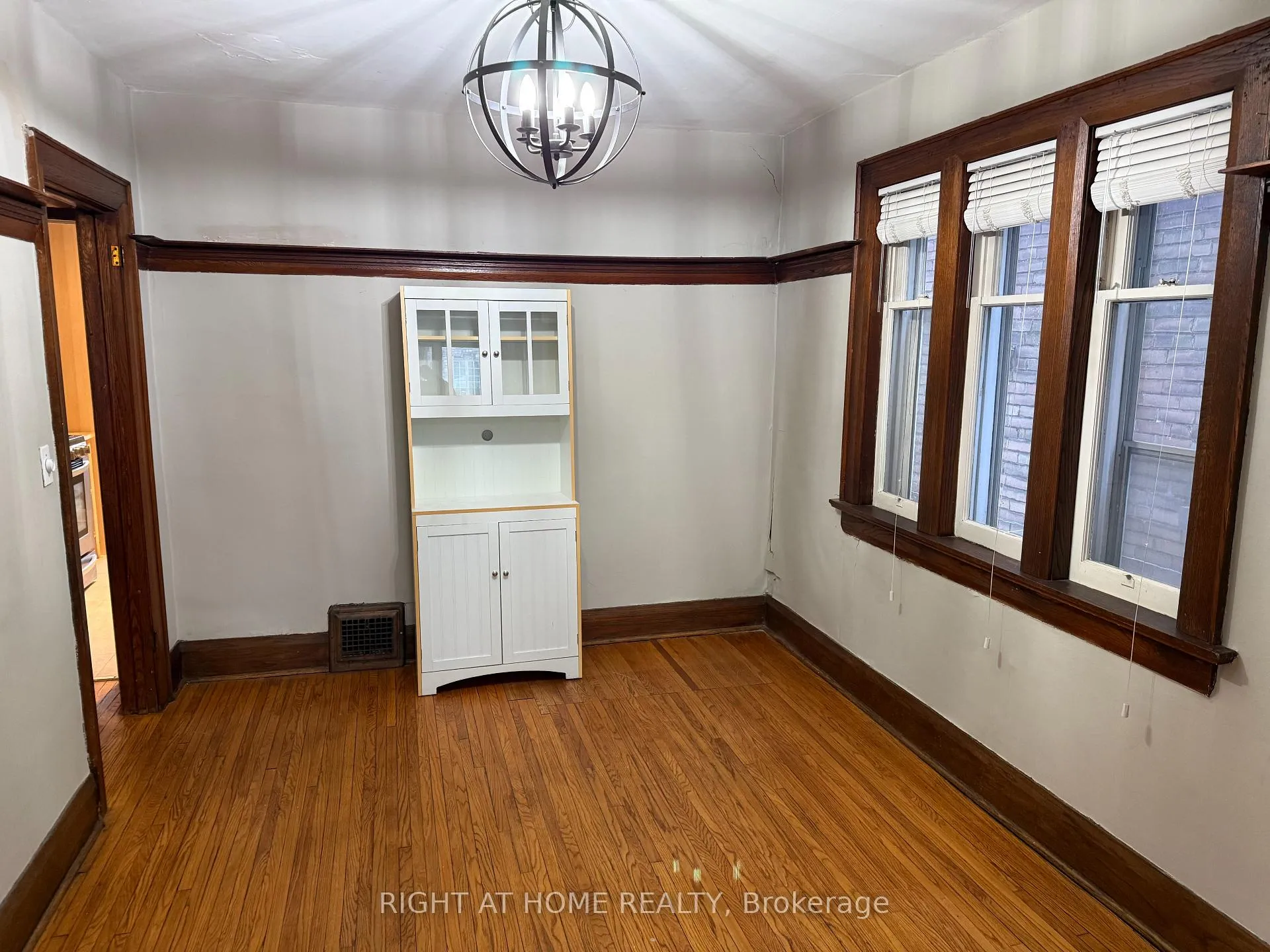 Photo 7 of 304 Soudan Avenue, Toronto, Mount Pleasant East — HOMEH