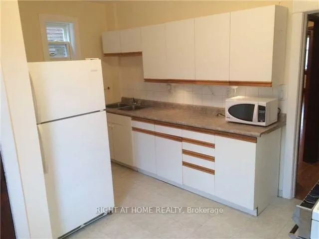 Photo 8 of 304 Soudan Avenue, Toronto, Mount Pleasant East — HOMEH