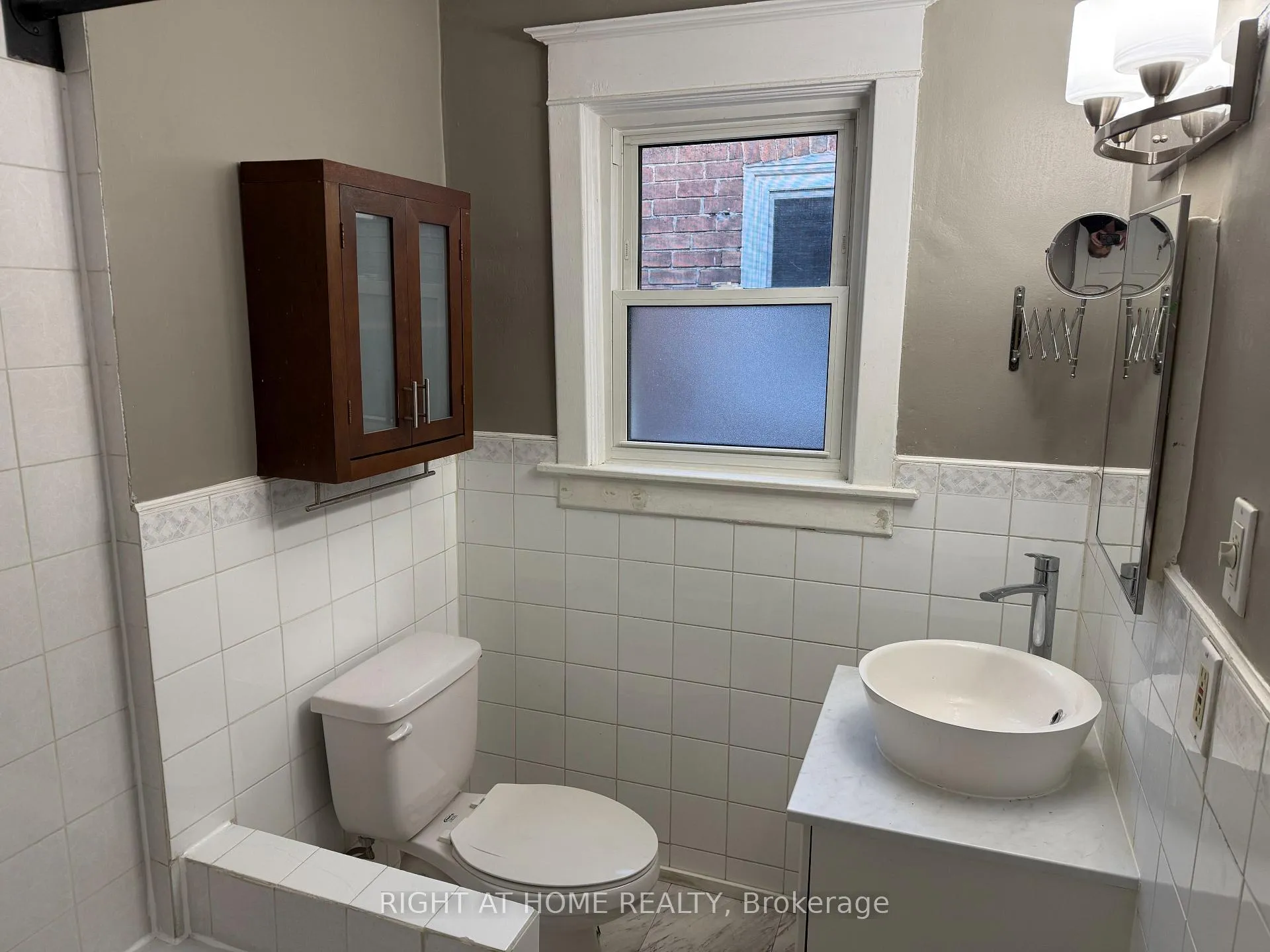 Photo 11 of 304 Soudan Avenue, Toronto, Mount Pleasant East — HOMEH