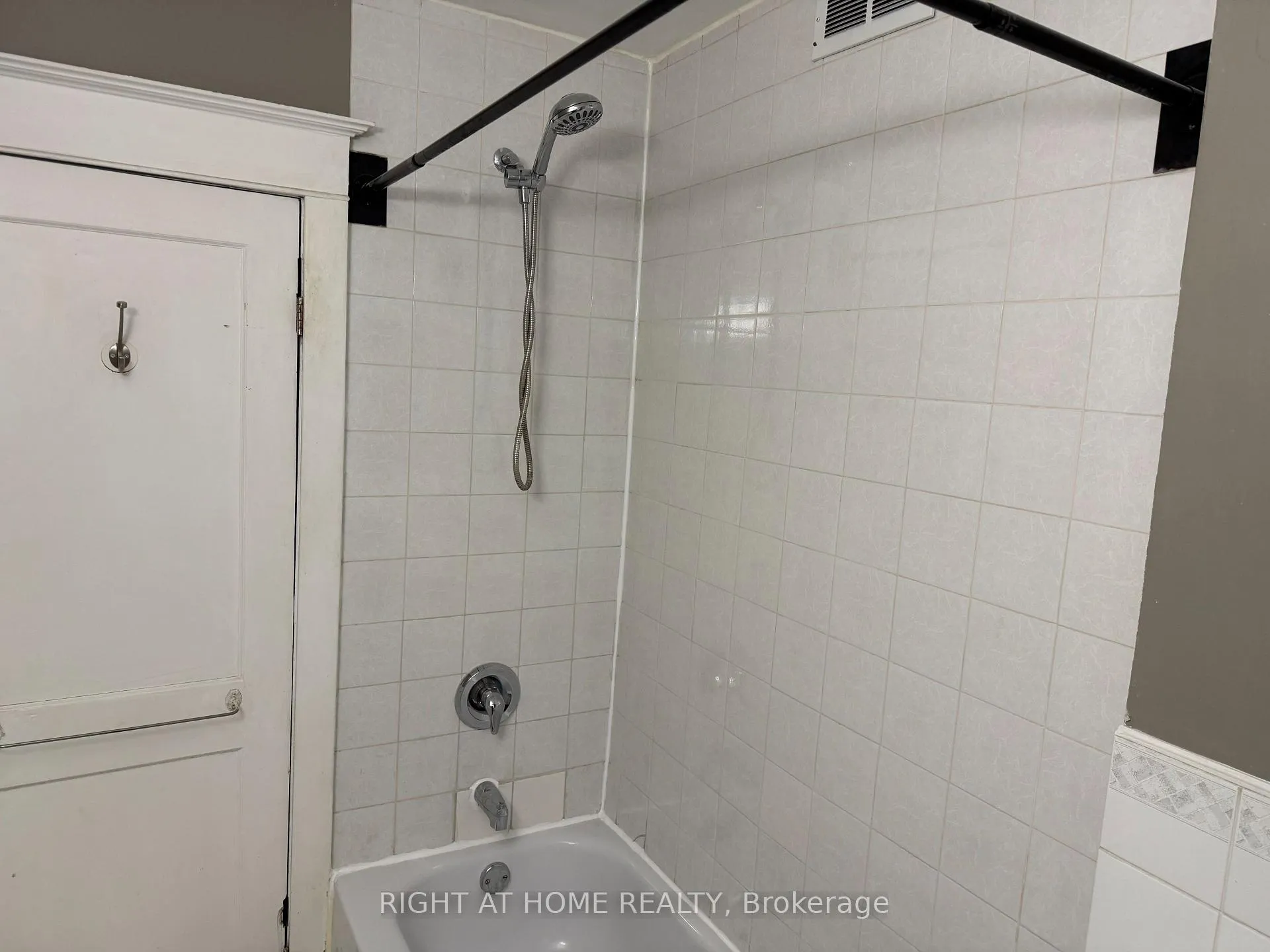 Photo 12 of 304 Soudan Avenue, Toronto, Mount Pleasant East — HOMEH