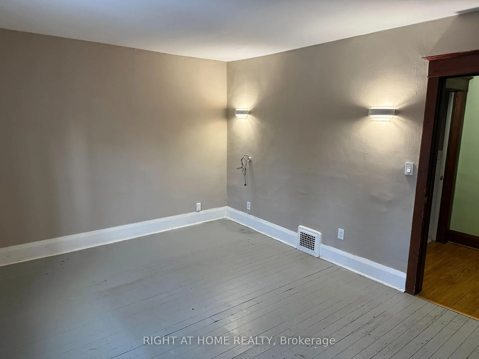 Photo 16 of 304 Soudan Avenue, Toronto, Mount Pleasant East — HOMEH