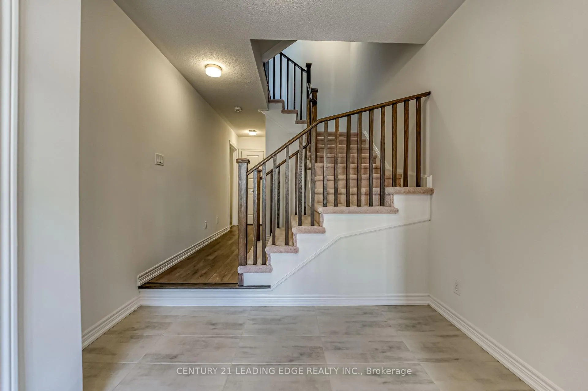 Photo 3 of 1112 Lockie Drive, Oshawa, Kedron — HOMEH